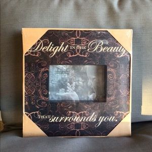 Demdaco "Delight in the beauty that surrounds you" Picture Frame 4"x6" NEW